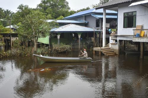 BANJIR GENANG DI KAMPUNG TERSANG
