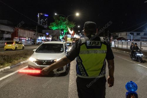 OPERASI KHAS GEMPUR KENDERAAN PERKHIDMATAN BARANGAN JPJ