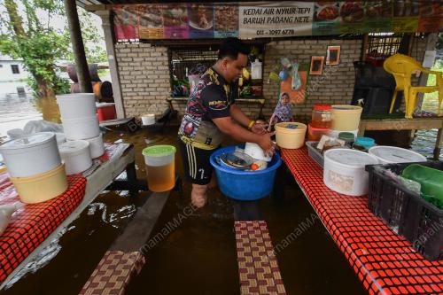 TINJAUAN BANJIR DI BACHOK