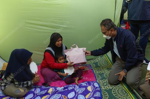 DATUK SERI DR DZULKEFLY AHMAD