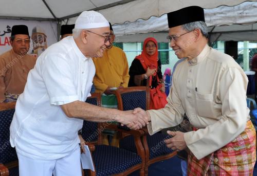 DATUK SERI MUSTAPA MOHAMED