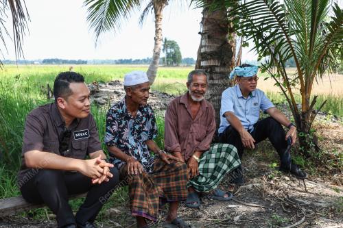 NIK NAZMI NIK AHMAD