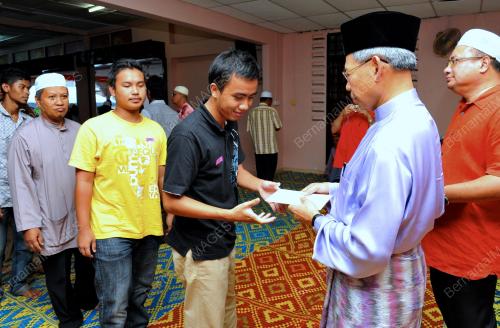 DATUK SERI MUSTAPA MOHAMED