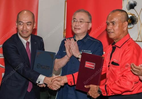 DATUK SERI DR WEE KA SIONG