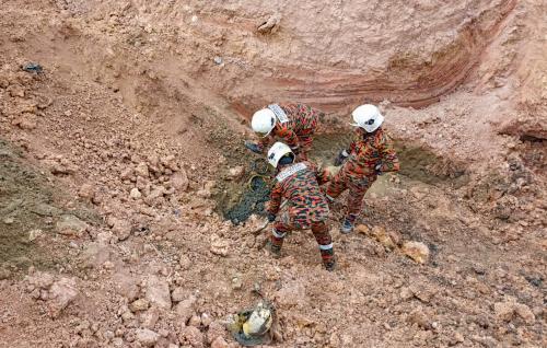TIGA WARGA BANGLADESH MAUT