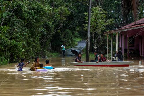TINJAUAN BANJIR DI KAMPUNG KUBANG KUAU