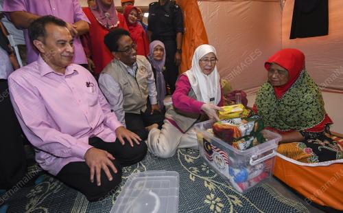 DATUK SERI DR WAN AZIZAH WAN ISMAIL