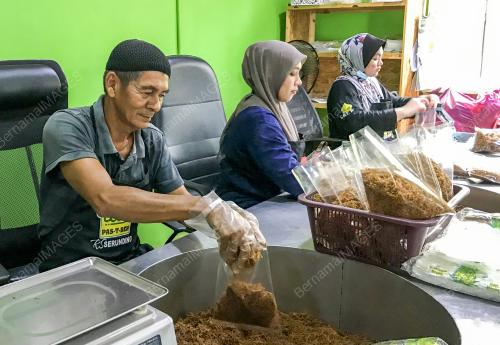 KAMPUNG LAUT BAKAL JADI POPULAR