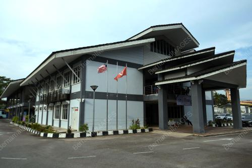 KOMPLEKS PERPADUAN JAJAHAN MACHANG