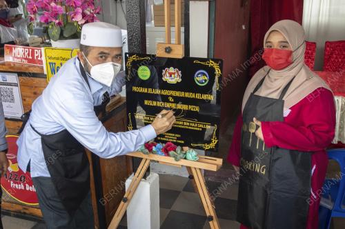 DR NIK MUHAMMAD ZAWAWI SALLEH
