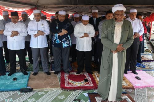 SOLAT HAJAT DI JAMBATAN TENDONG
