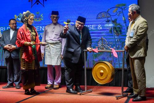 DATUK DR MOHAMED FADZLI HASSAN