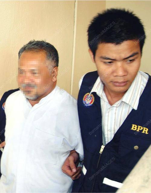 PENGARAH DITAHAN REMAN