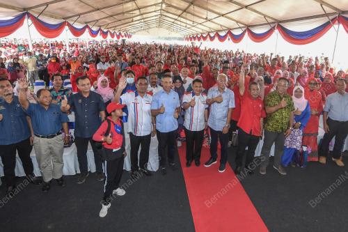 DATUK SERI MAHDZIR KHALID