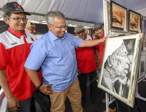 DATUK DR NOOR ZARI HAMAT