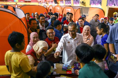 DATUK SERI DR DZULKEFLY AHMAD
