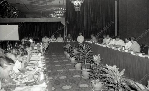 KB05_08012015_PERTEMUAN_PERNIAGAAN