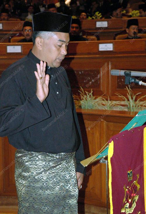 DEWAN KELANTAN, ANGKAT SUMPAH