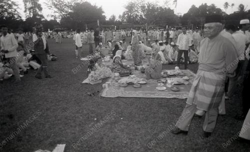 KB05_090490_GHAFARBABA_BERBUKAPUASA