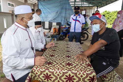 DATUK AHMAD MARZUK SHAARY