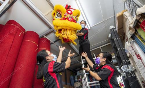 EMPAT BERADIK TARIAN SINGA