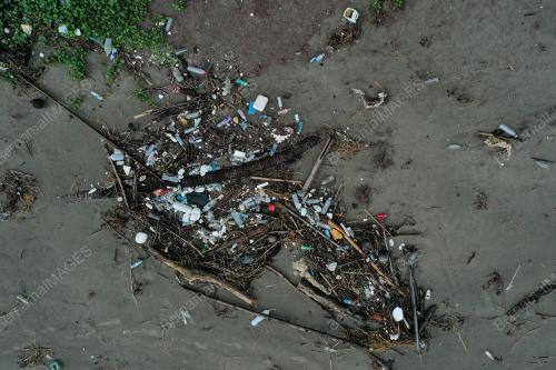 SAMPAH KIRIMAN MONSUN TIMUR LAUT
