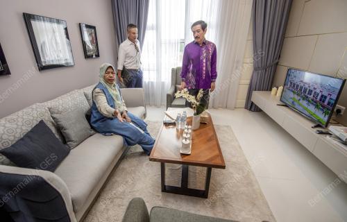 ZURAIDA KAMARUDDIN