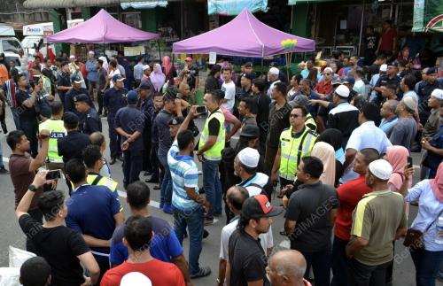 KB05_12032018_ROBOH_PASAR_02