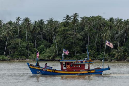 NELAYAN KIBAR BENDERA SEMPENA BULAN KEBANGSAAN