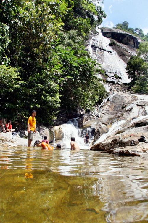 GUNUNG STONG