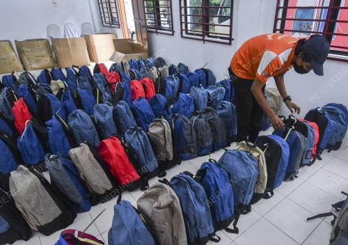 SUMBANGAN JOM KE SEKOLAH 2022