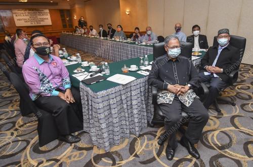DATUK SERI MUSTAPA MOHAMED