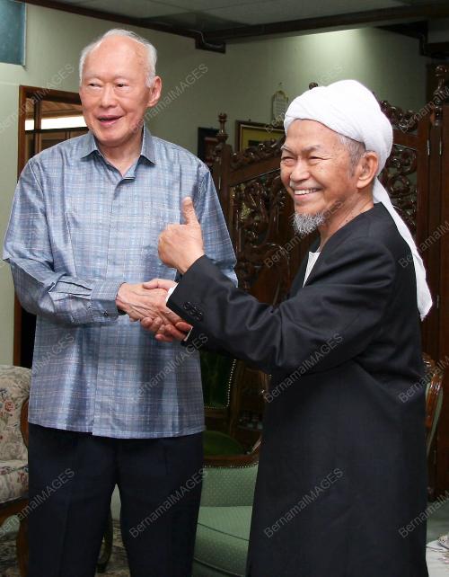 NIK ABDUL AZIZ NIK MAT