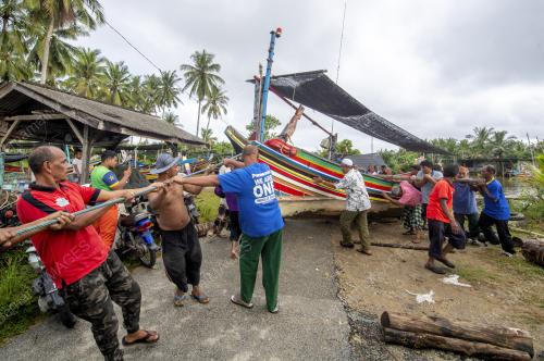 PERAHU KOLEK DI REHATKAN