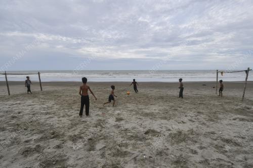 BOLA SEPAK PANTAI