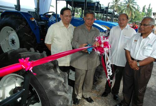 MUSTAPA MOHAMED