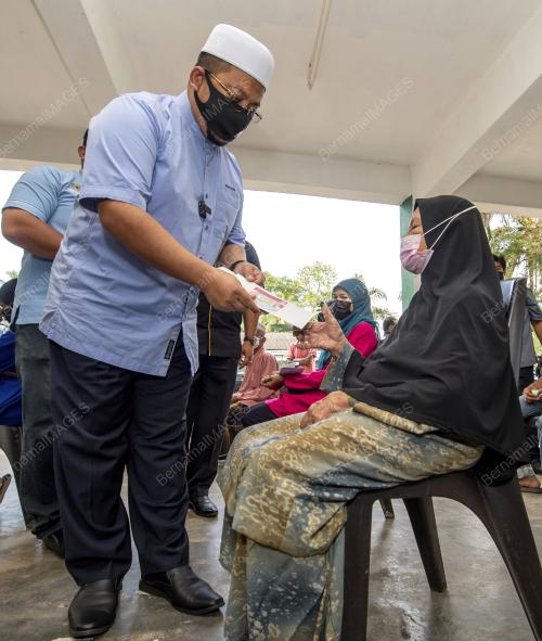 DATUK AHMAD MARZUK SHAARY
