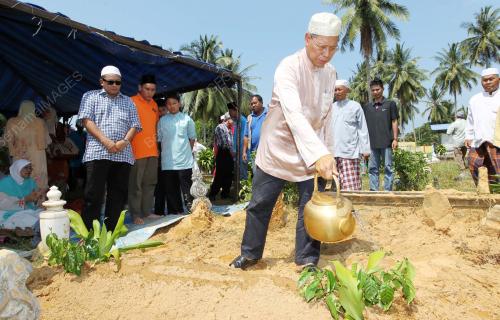 DATUK SERI MUSTAPA MOHAMED