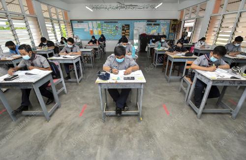 TINJAUAN HARI PERTAMA PEMBUKAAN SEKOLAH