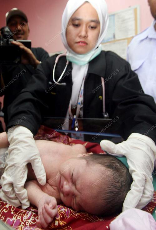 BAYI PEREMPUAN