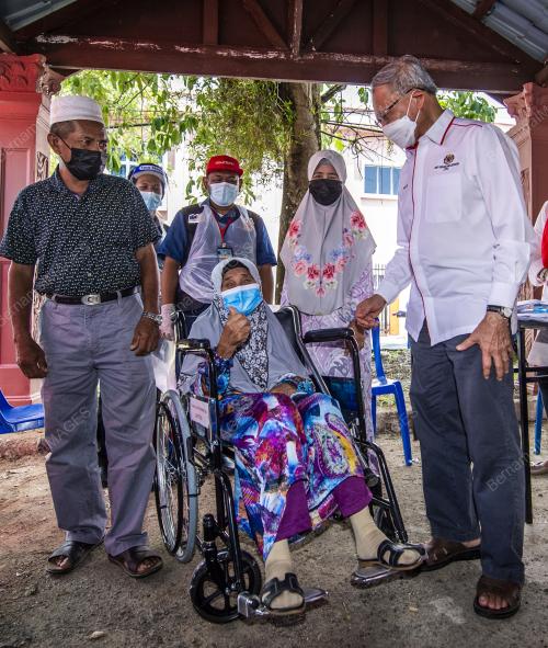 DATUK SERI MUSTAPA MOHAMED