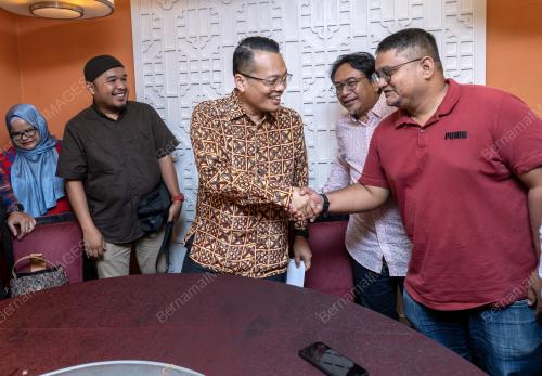 NIK NAZMI NIK AHMAD