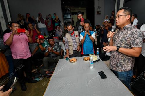 NIK NAZMI NIK AHMAD