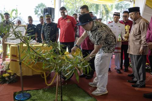 TENGKU MUHAMMAD FAKHRY PETRA