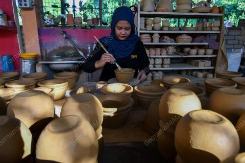 BELIPOT TANAH LIAT