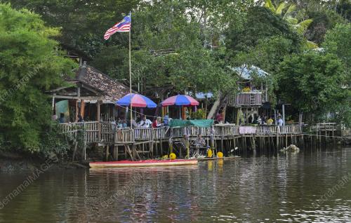 KAMPUNG PULAU TENGAH