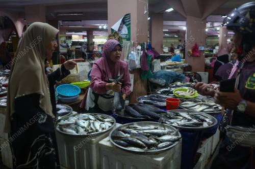 PENIAGA WANITA PASAR SITI KHADIJAH