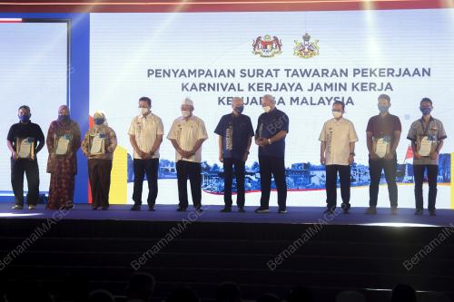 DATUK SERI ISMAIL SABRI YAAKOB