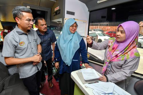 AHMAD FAHMI MOHAMED FADZIL