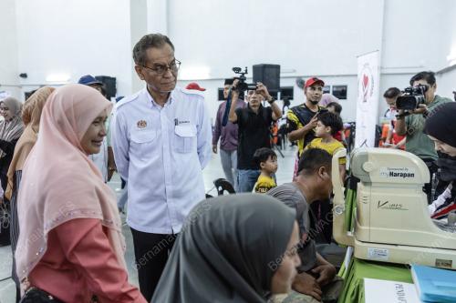 DATUK SERI DR DZULKEFLY AHMAD